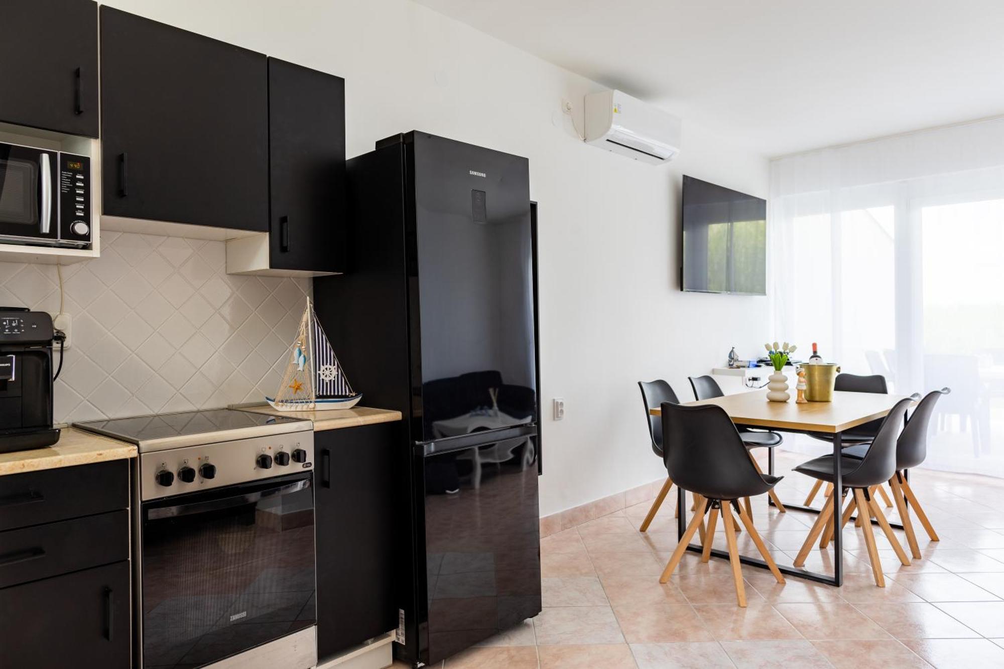 Balaton A Kertben - Balaton In The Garden - Beachfront With Beautiful View, Private * Balatonfenyves