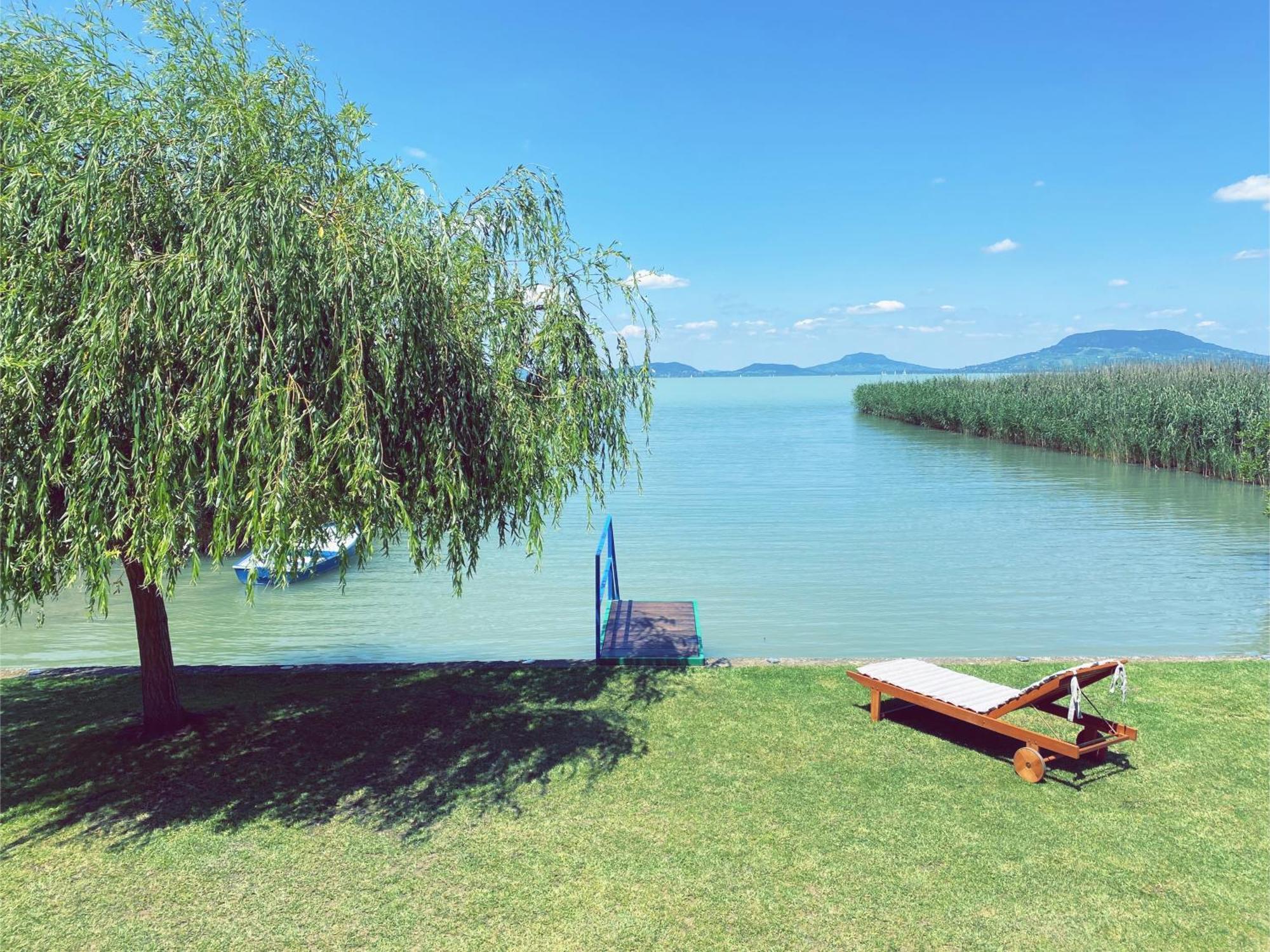 Balaton A Kertben - Balaton In The Garden - Beachfront With Beautiful View, Private Holiday home Balatonfenyves