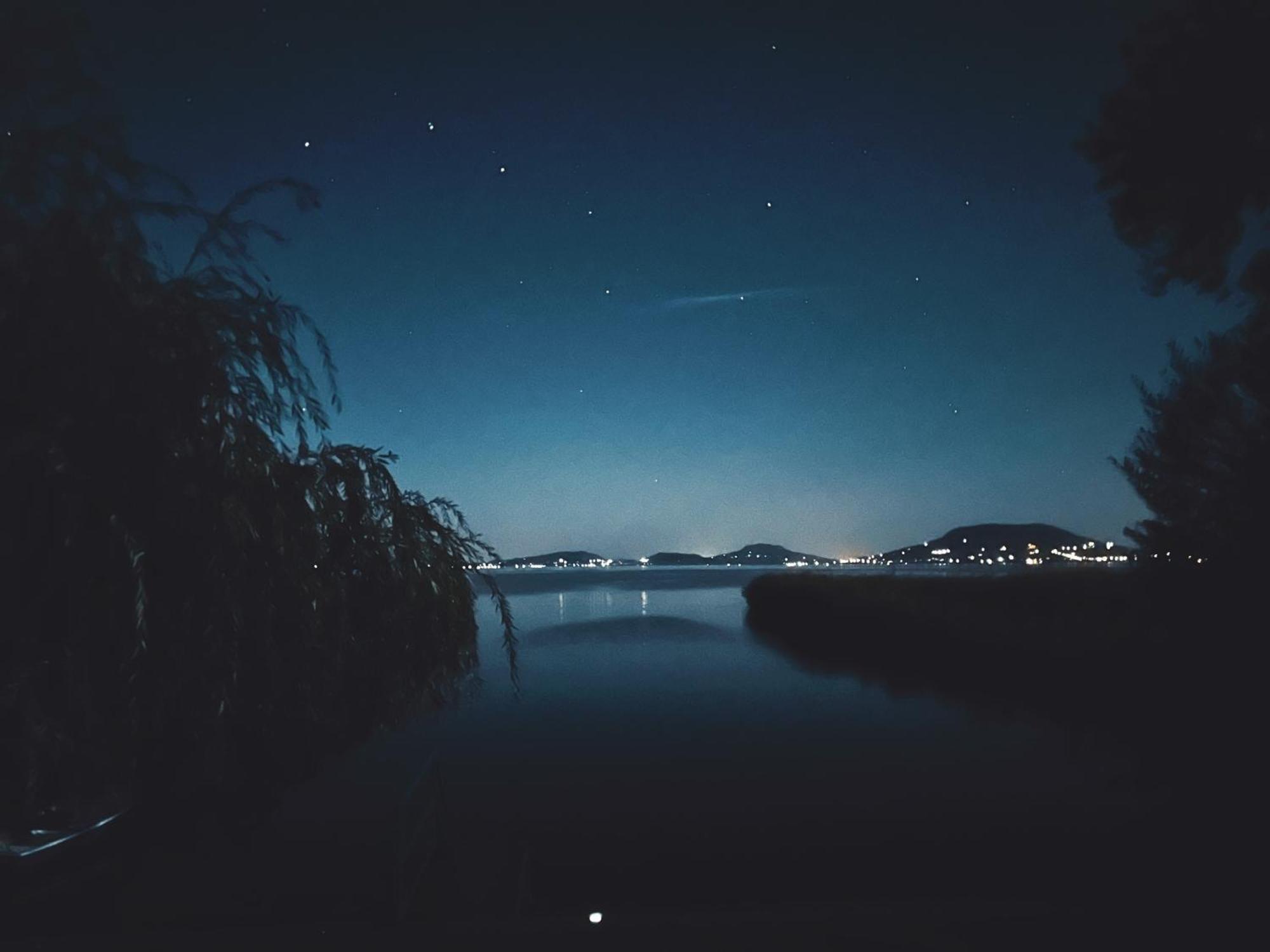 Balaton A Kertben - Balaton In The Garden - Beachfront With Beautiful View, Private Holiday home *