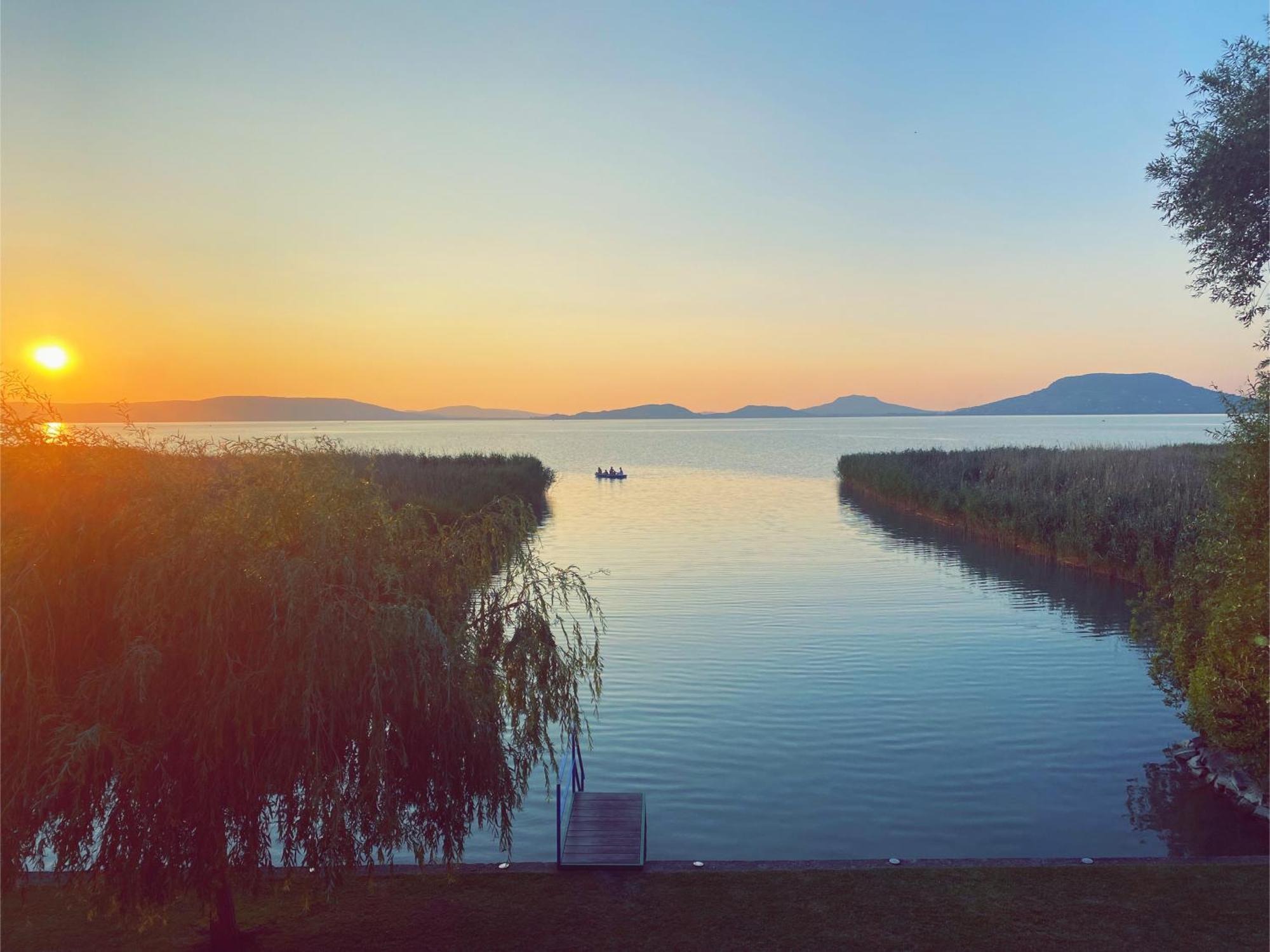 Balaton A Kertben - Balaton In The Garden - Beachfront With Beautiful View, Private Balatonfenyves