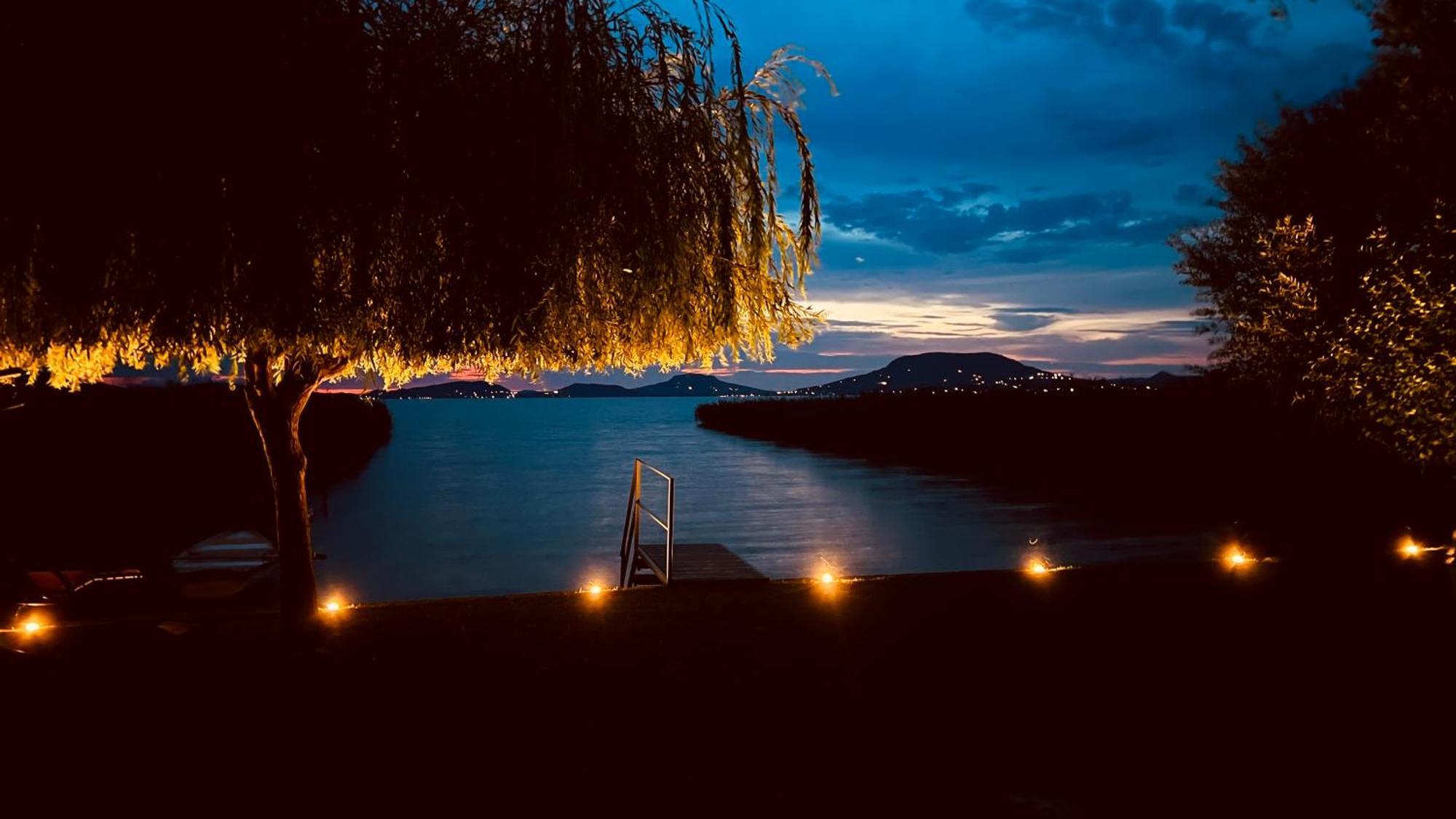 Balaton A Kertben - Balaton In The Garden - Beachfront With Beautiful View, Private Balatonfenyves