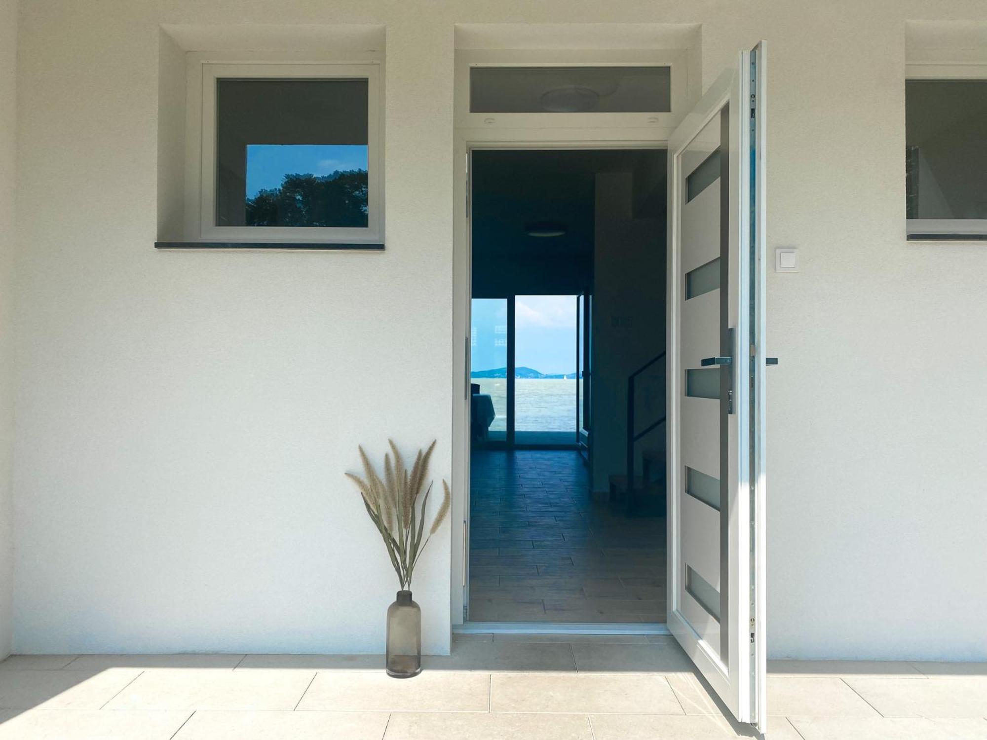 Holiday home Balaton A Kertben - Balaton In The Garden - Beachfront With Beautiful View, Private Balatonfenyves