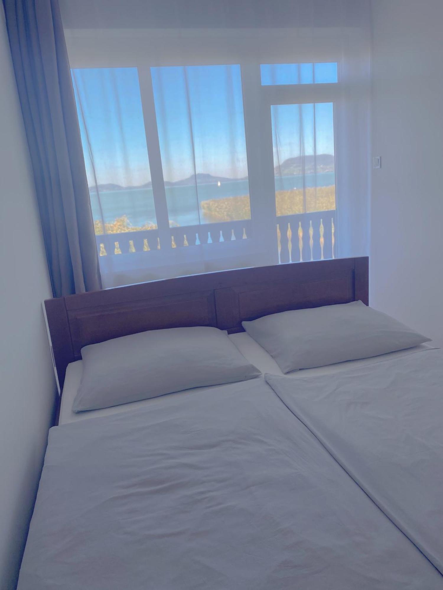 Balaton A Kertben - Balaton In The Garden - Beachfront With Beautiful View, Private Holiday home *