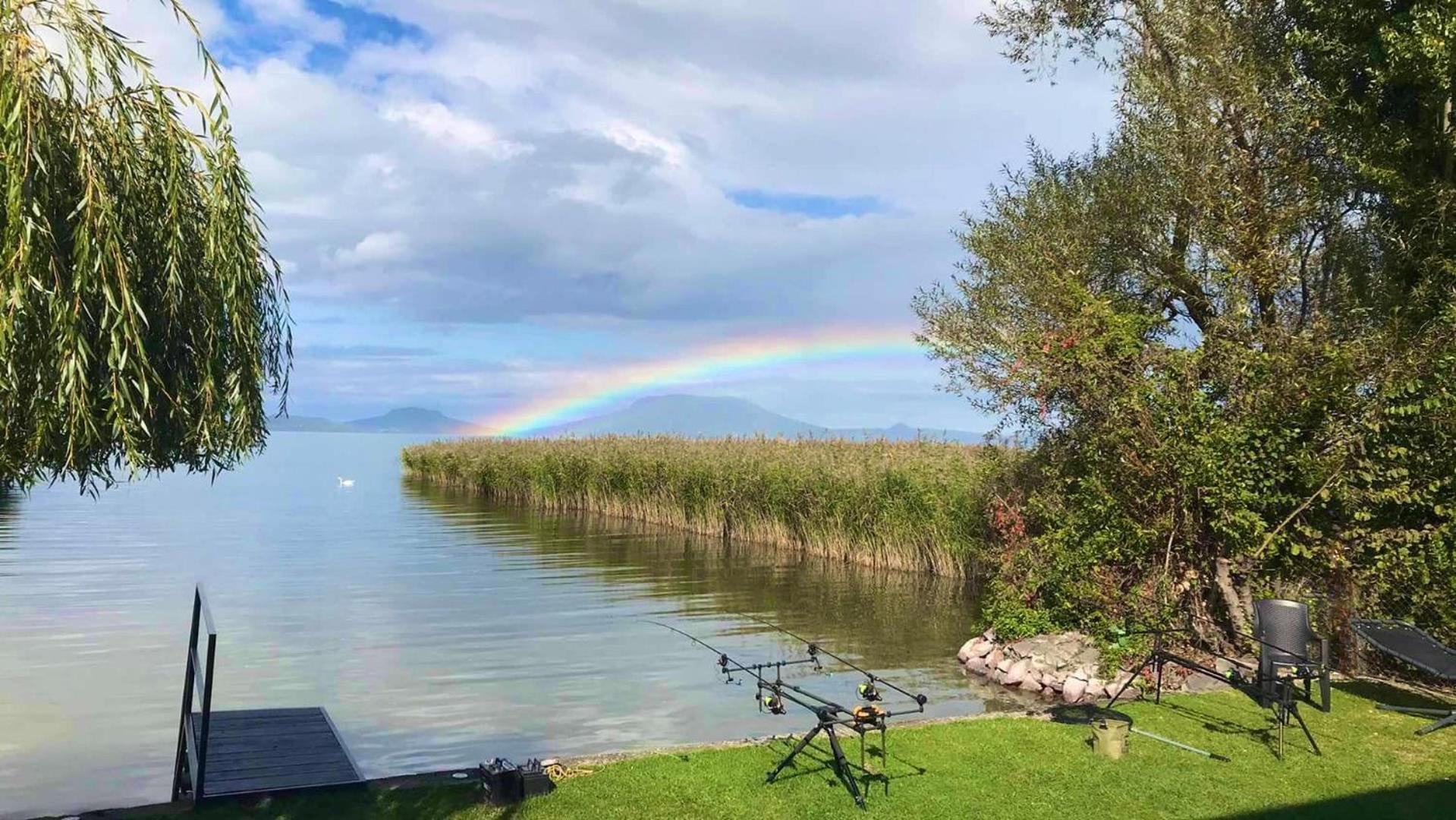 Сasa de vacaciones Balaton A Kertben - Közvetlen Vízparti Apartmanok, Csodálatos Panorámával Balatonfenyves