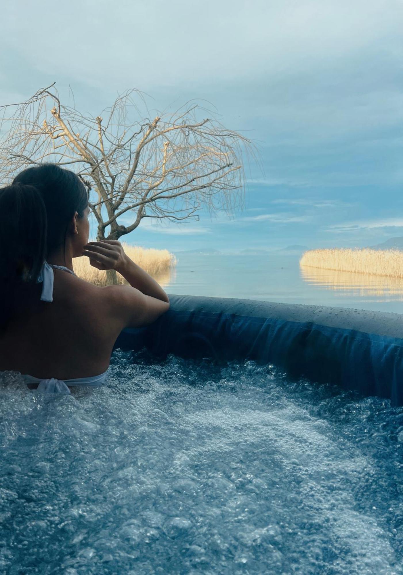 Сasa de vacaciones Balaton A Kertben - Közvetlen Vízparti Apartmanok, Csodálatos Panorámával *