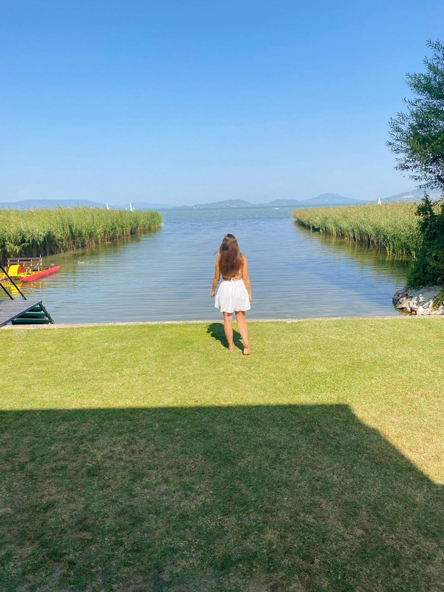 Balaton A Kertben - Balaton In The Garden - Beachfront With Beautiful View, Private *