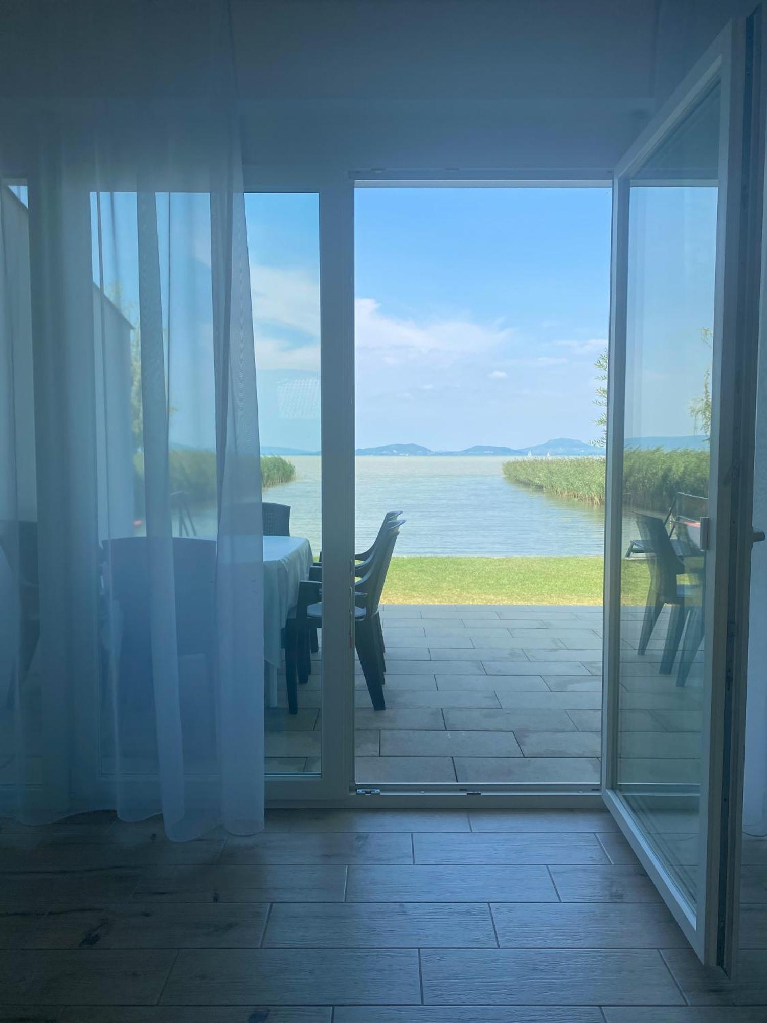 Balaton A Kertben - Balaton In The Garden - Beachfront With Beautiful View, Private Holiday home *