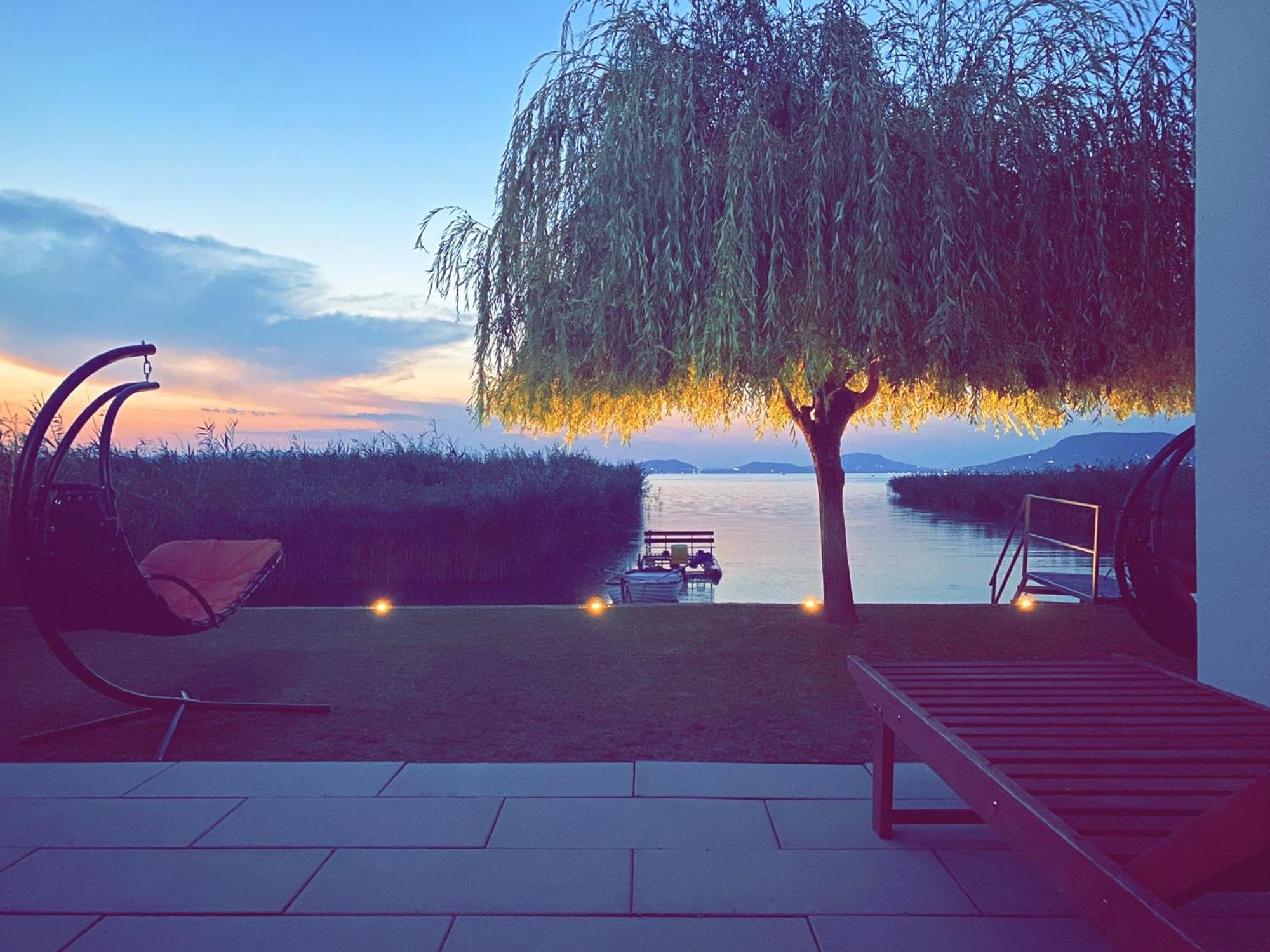Balaton A Kertben - Balaton In The Garden - Beachfront With Beautiful View, Private *