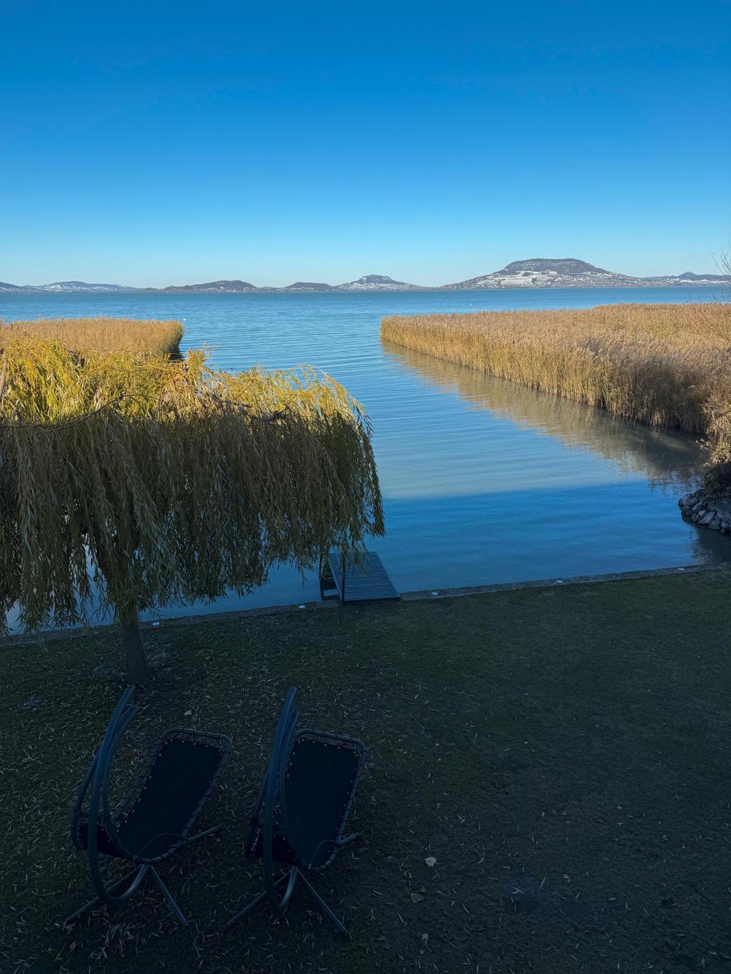 Balaton A Kertben - Balaton In The Garden - Beachfront With Beautiful View, Private *
