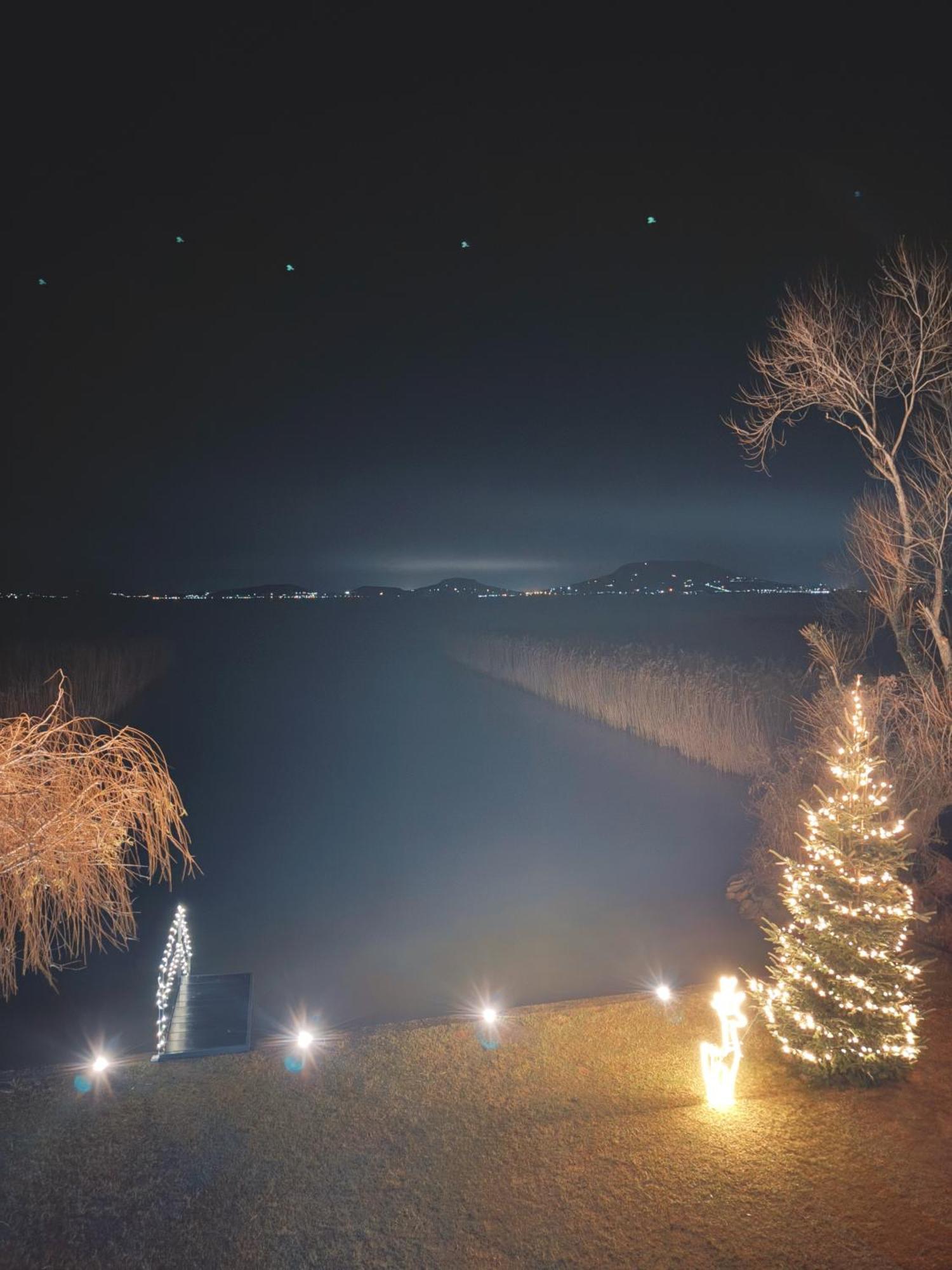 Balaton A Kertben - Balaton In The Garden - Beachfront With Beautiful View, Private * Balatonfenyves