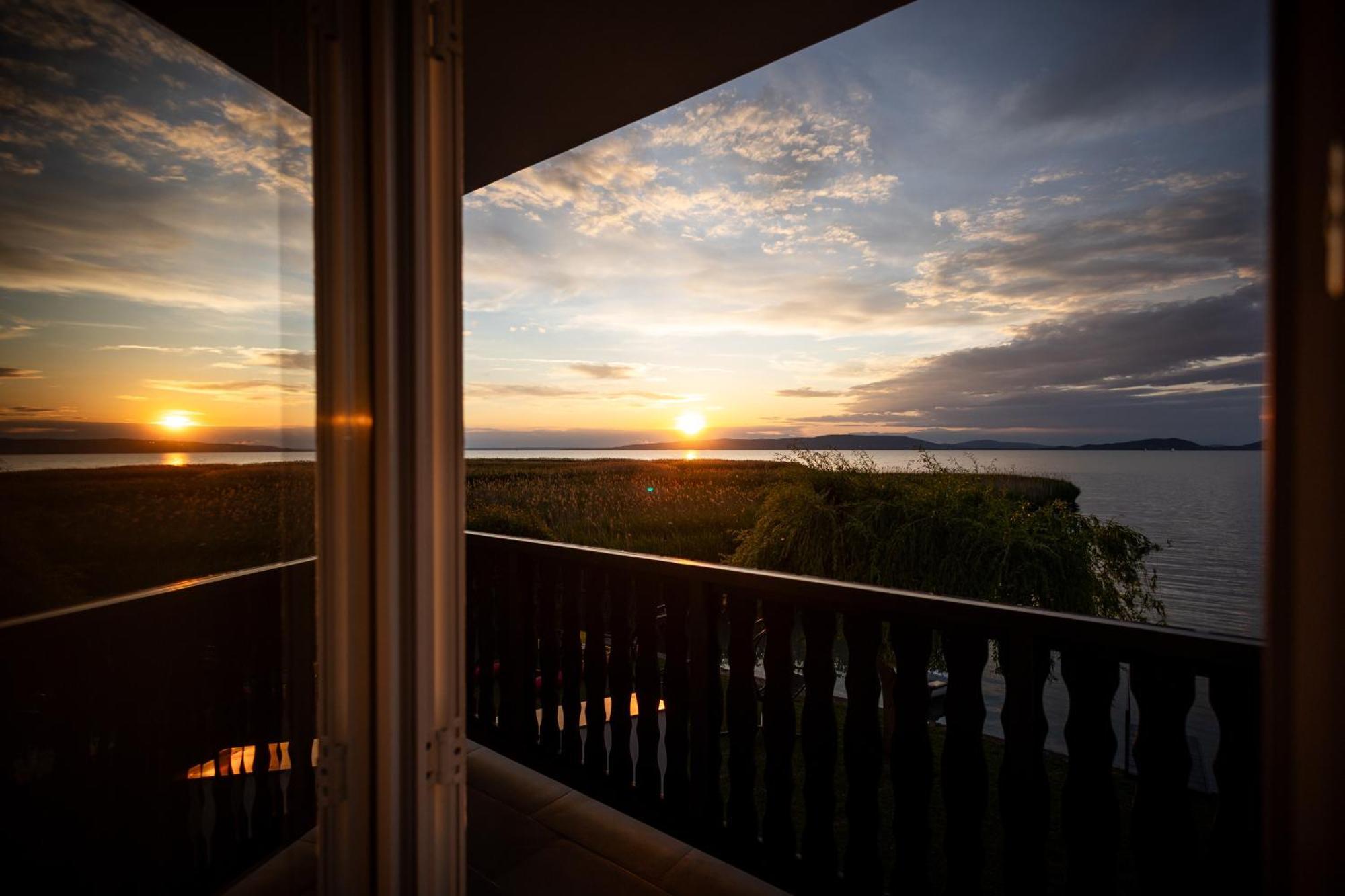 Vakantiehuis Balaton A Kertben - Balaton In The Garden - Beachfront With Beautiful View, Private *