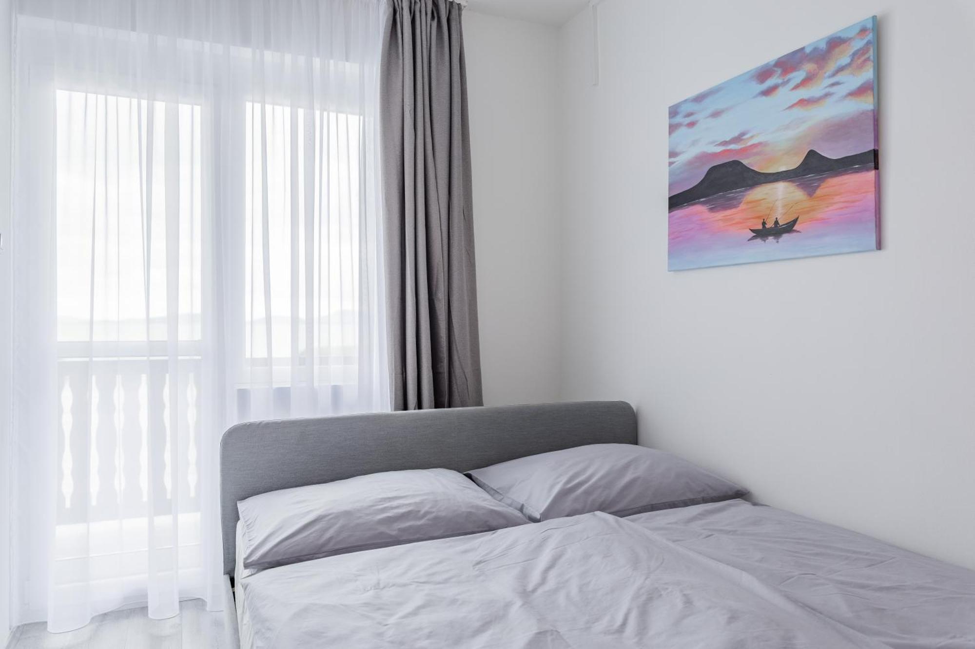 Balaton A Kertben - Balaton In The Garden - Beachfront With Beautiful View, Private